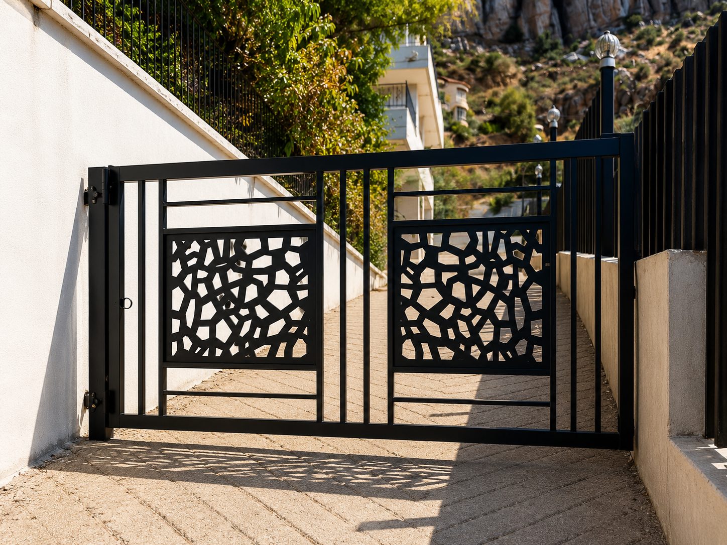 Driveway gate with organic laser-cut steel panels